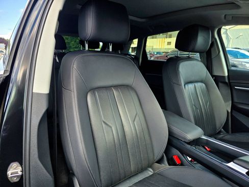 Used 2019 Audi e-tron Premium Plus AWD/4WD image 44