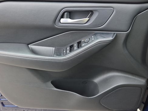 Used 2024 Nissan Rogue SV image 18