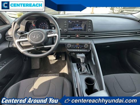 Used 2023 Hyundai Elantra SEL w/ Preferred Accessory Package image 10