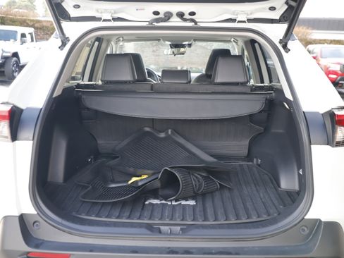 Used 2022 Toyota RAV4 XLE Premium image 15