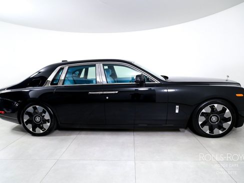 New 2027 Rolls-Royce Phantom Sedan RWD image 10