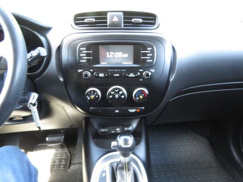 Used 2016 Kia Soul + FWD image 25