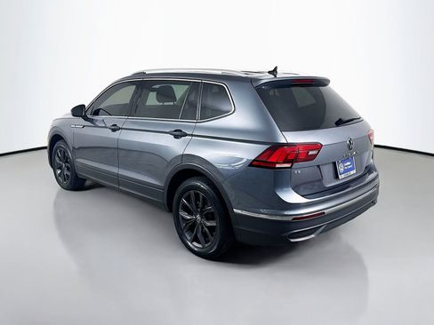 Certified 2023 Volkswagen Tiguan SE w/ Panoramic Sunroof Package image 3