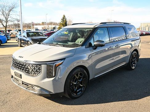 Used 2025 Kia Carnival SX Prestige image 9