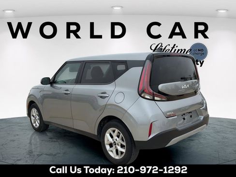 Used 2023 Kia Soul LX w/ LX Technology Package FWD image 5