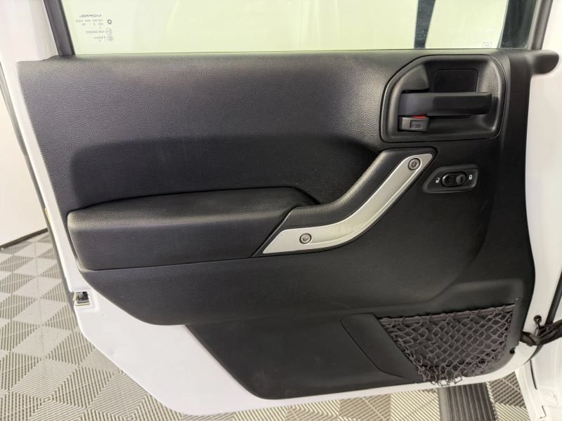 Used 2018 Jeep Wrangler Unlimited Rubicon w/ Connectivity Group AWD/4WD image 69