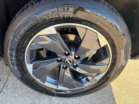 Used 2025 Nissan Rogue SV image 30