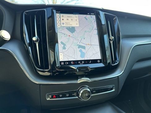 Certified 2025 Volvo XC60 B5 Core image 23