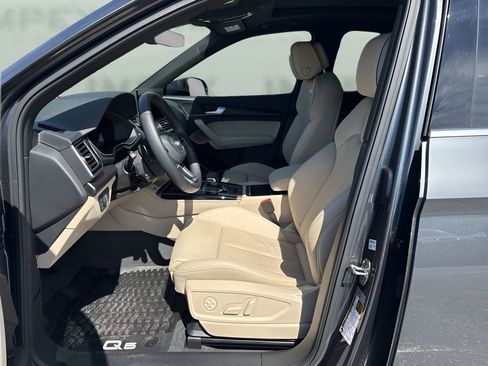 Used 2022 Audi Q5 2.0T Premium Plus w/ Premium Plus Package AWD/4WD image 9