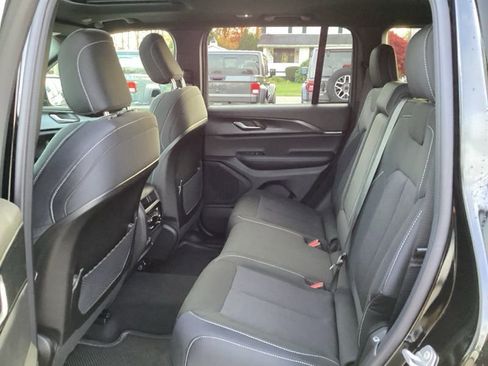 New 2025 Jeep Grand Cherokee Laredo X w/ Luxury Tech Group I image 21
