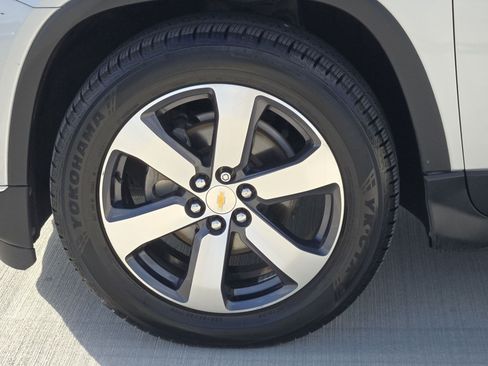 Used 2019 Chevrolet Traverse LT w/ LT Premium Package AWD/4WD image 11