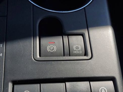 Used 2022 Toyota Highlander XLE image 32