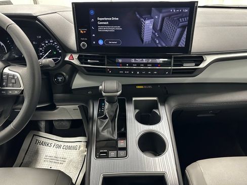 Used 2025 Toyota Sienna XLE image 25
