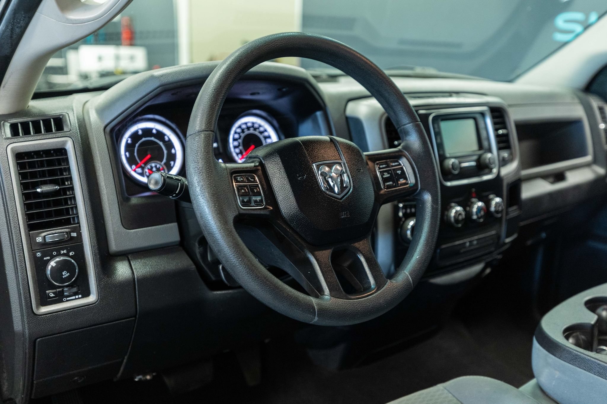 Used 2018 RAM 1500 Express RWD image 9