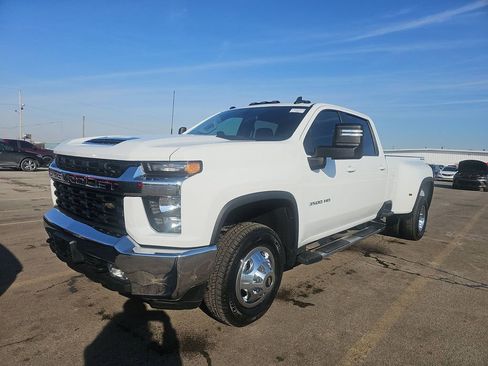 Used 2022 Chevrolet Silverado 3500 LT w/ Convenience Package image 3