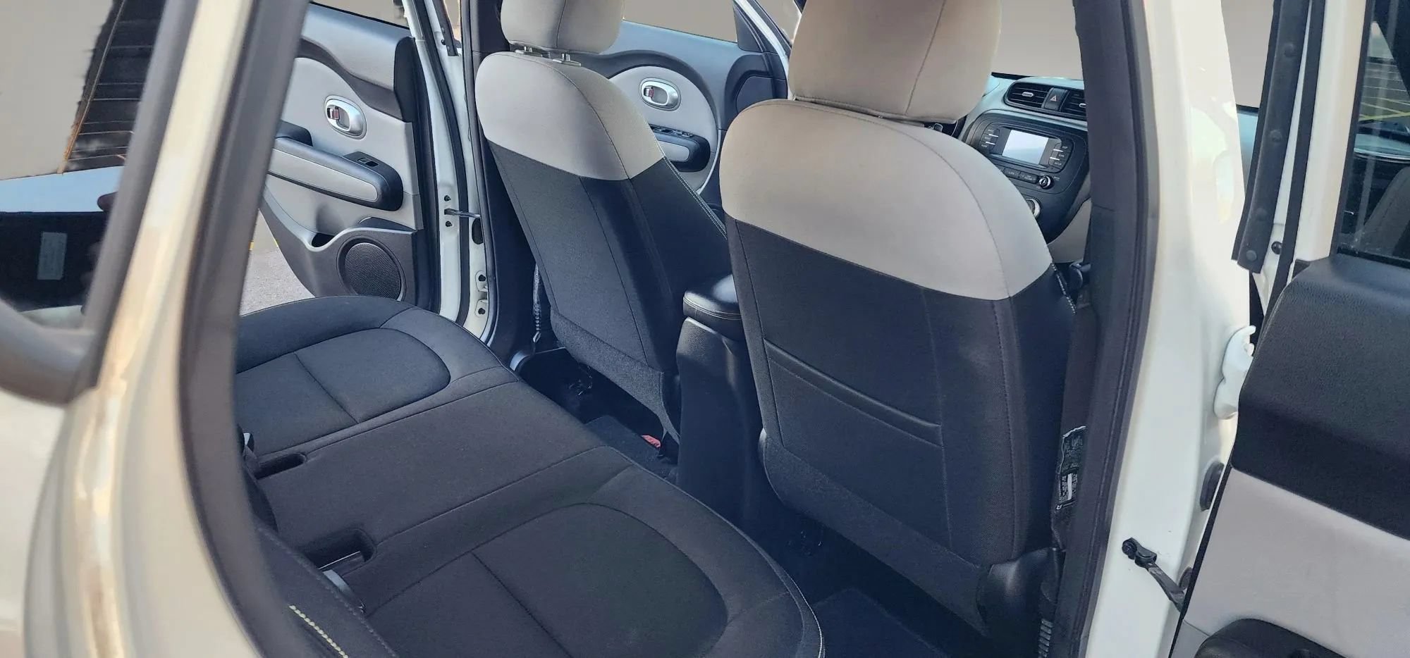 Used 2016 Kia Soul + FWD image 15