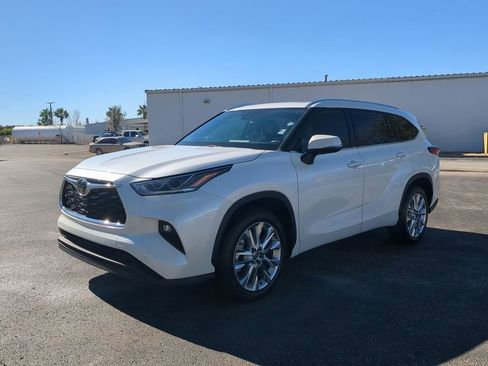 Used 2021 Toyota Highlander Limited image 7