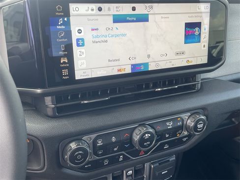 New 2025 Jeep Gladiator Willys image 23