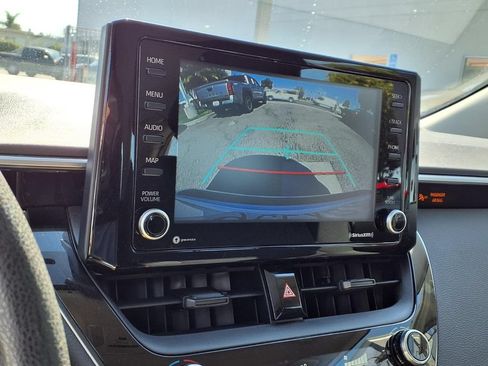 Used 2022 Toyota Corolla LE FWD image 6