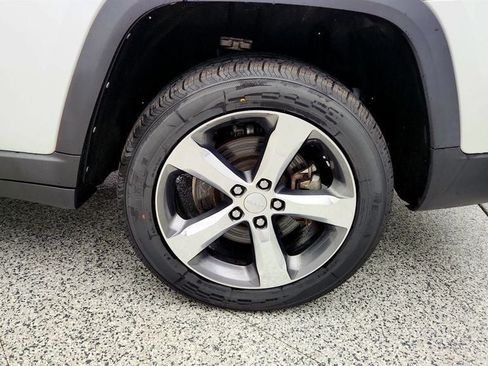 Used 2022 Jeep Grand Cherokee L Limited AWD/4WD image 9
