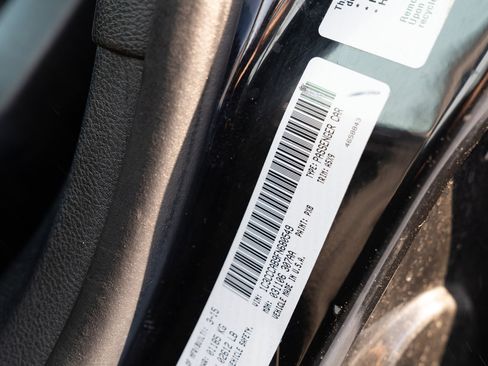 Used 2015 Chrysler 200 Limited w/ Convenience Group image 37