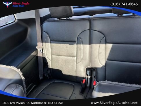 Used 2022 GMC Acadia SLT w/ Elevation Edition FWD image 12