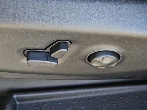 New 2026 Chrysler Voyager LX image 22