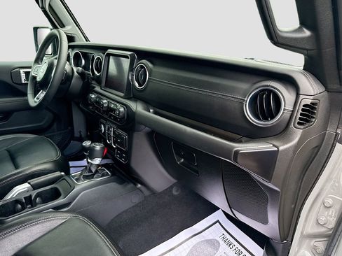 Used 2023 Jeep Wrangler Unlimited Sahara image 34