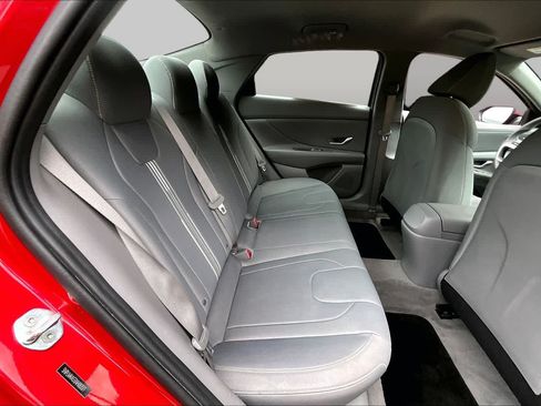 Used 2022 Hyundai Elantra SEL FWD image 35