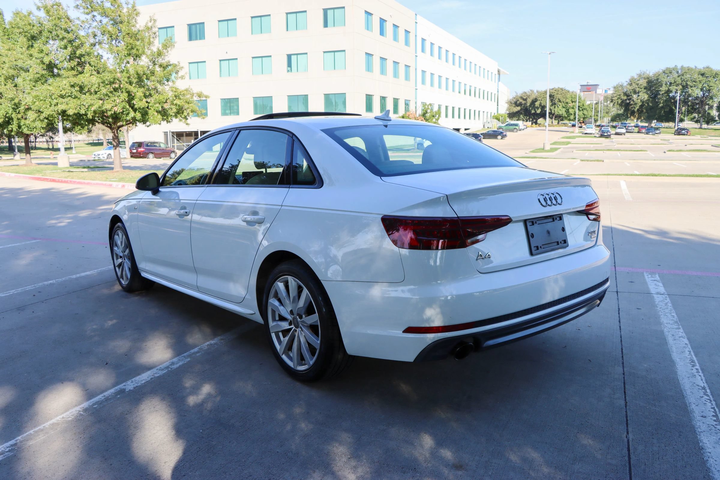 Used 2018 Audi A4 2.0T Ultra Premium w/ Convenience Package FWD image 5