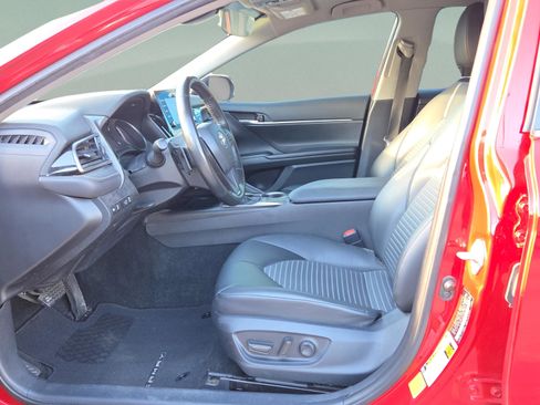 Used 2023 Toyota Camry SE image 10