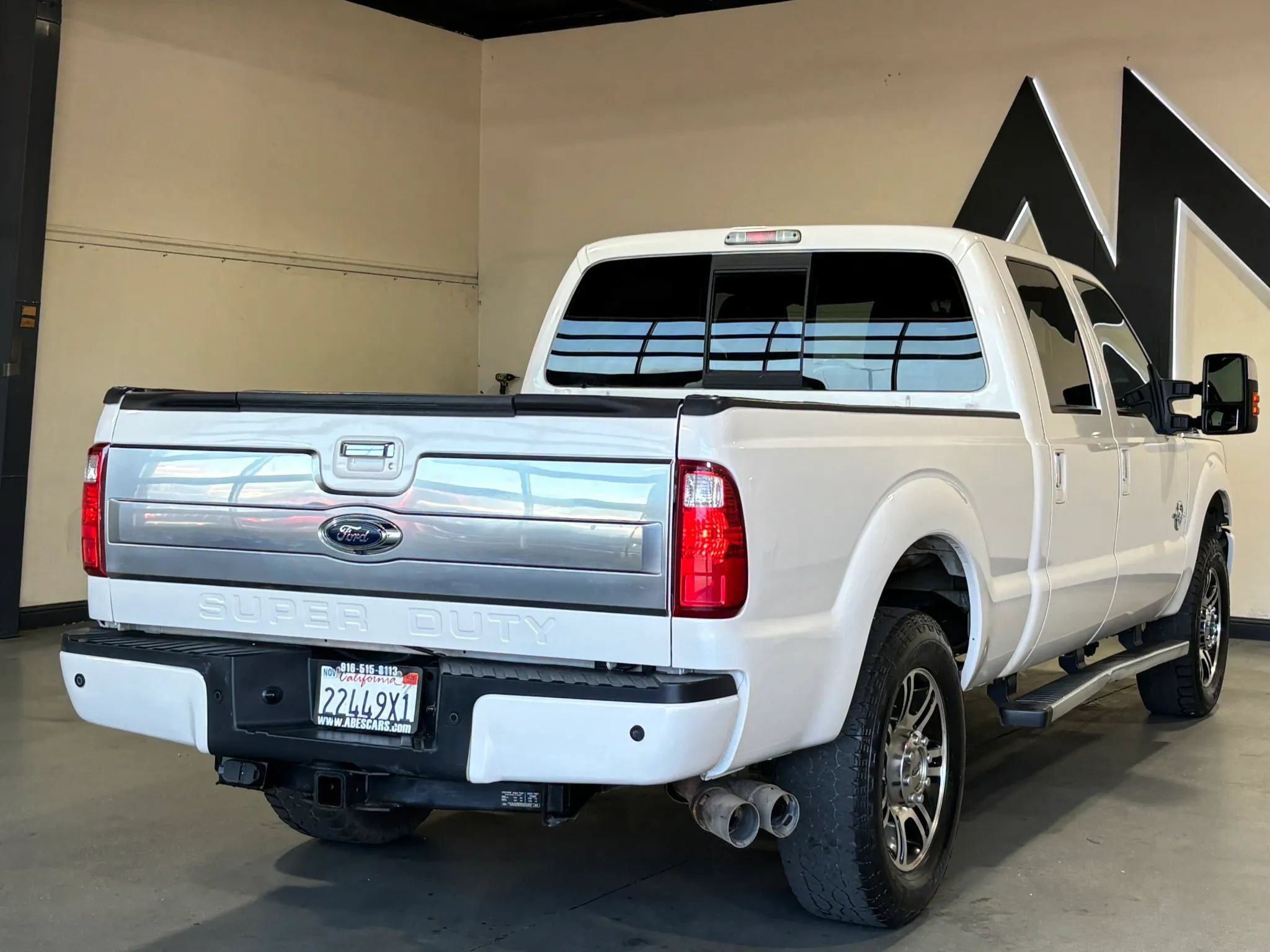 Used 2016 Ford F250 Platinum w/ FX4 Off-Road Package AWD/4WD image 4
