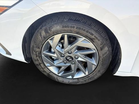 Used 2024 Hyundai Elantra SEL FWD image 11