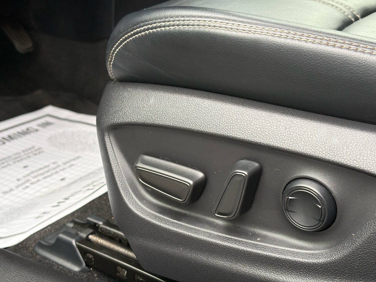 Used 2022 Toyota Corolla LE w/ Premium Interior Package FWD image 30