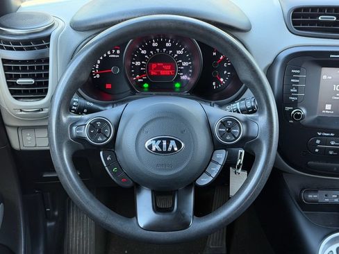 Used 2018 Kia Soul + FWD image 19