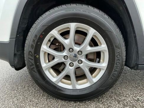 Used 2015 Jeep Cherokee Latitude w/ Comfort/Convenience Group image 14