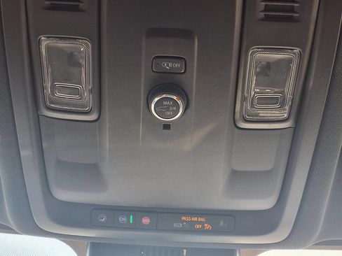 Used 2025 Chevrolet Tahoe LT AWD/4WD image 9
