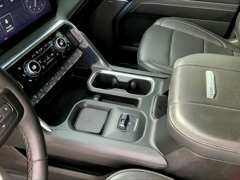 Used 2024 GMC Sierra 2500 Denali w/ Denali Reserve Package image 17