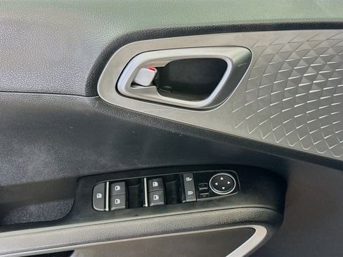 Used 2023 Kia Soul LX FWD image 23