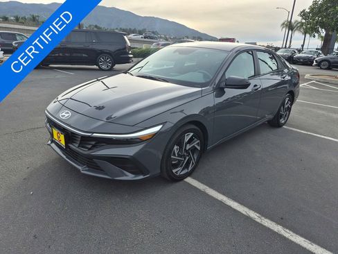 Used 2025 Hyundai Elantra SEL image 3