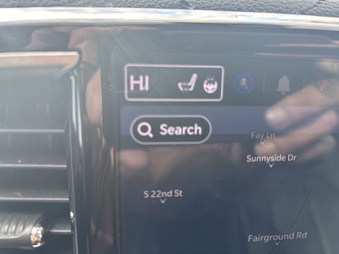 Used 2025 Chrysler Pacifica Limited image 29