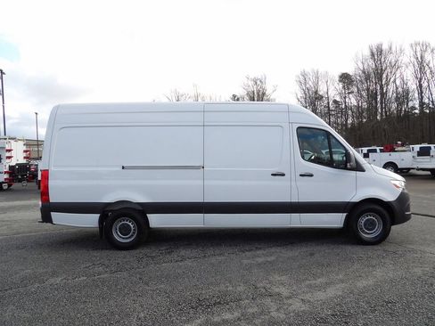 Used 2023 Mercedes-Benz Sprinter 2500 image 9
