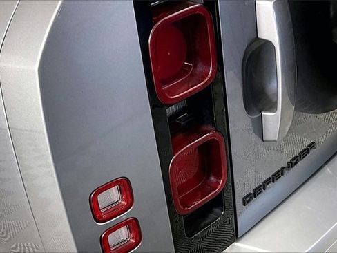 Used 2024 Land Rover Defender 110 S image 22