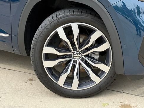 Used 2022 Volkswagen Atlas Cross Sport SEL Premium R-Line AWD/4WD image 2