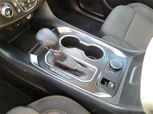 Used 2021 Chevrolet Traverse LS image 9