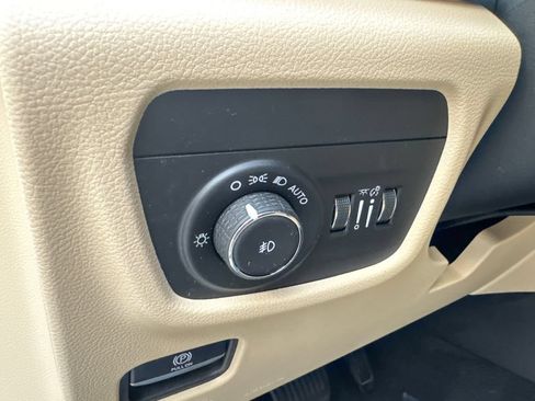 Used 2022 Jeep Grand Cherokee L Limited AWD/4WD image 61