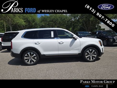 Used 2022 Kia Telluride EX w/ EX Premium Package AWD/4WD image 3