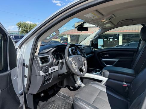 Used 2018 Nissan Titan PRO-4X w/ Pro-4x Utility Package AWD/4WD image 13