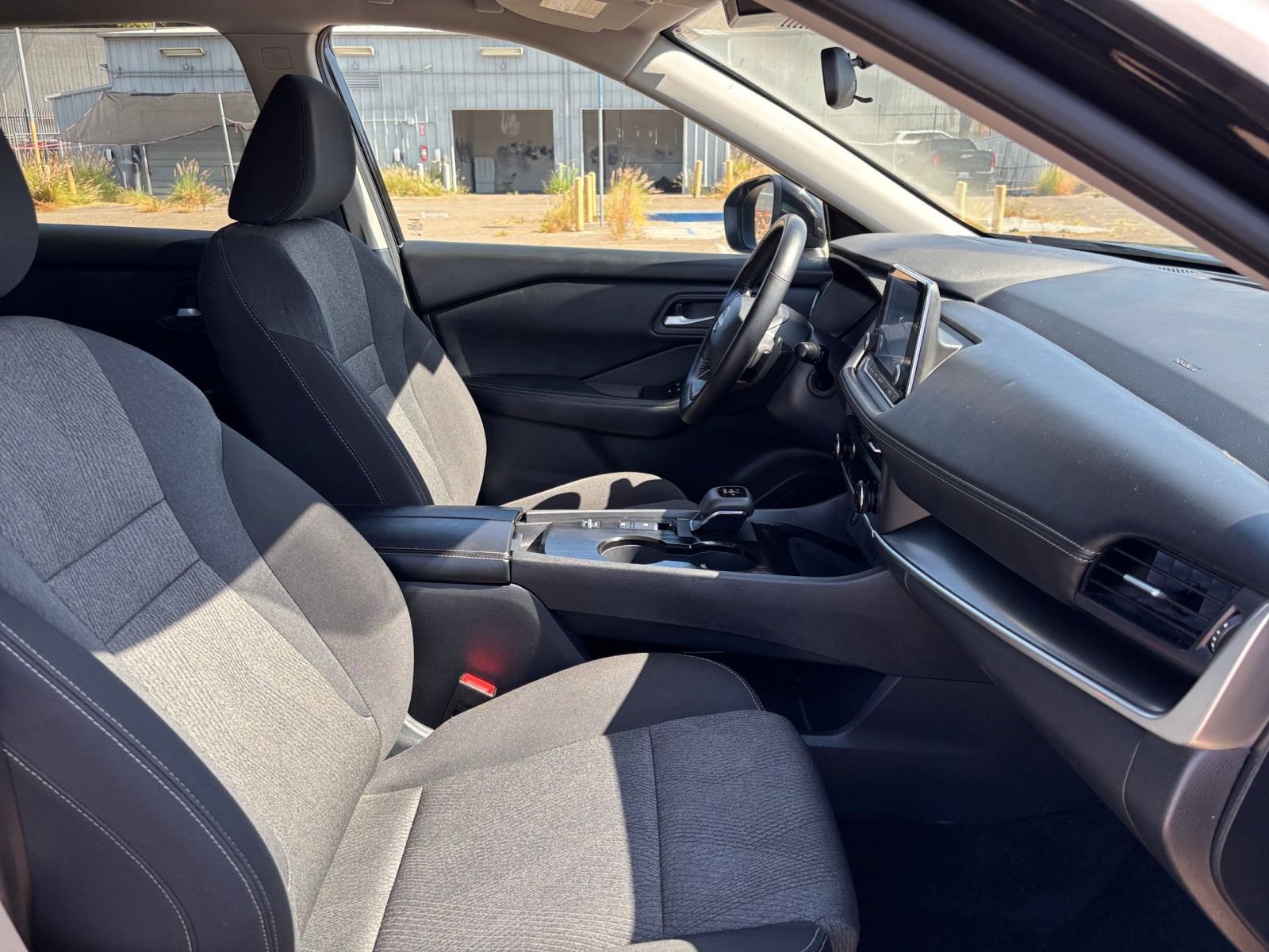 Used 2025 Nissan Rogue SV FWD image 37
