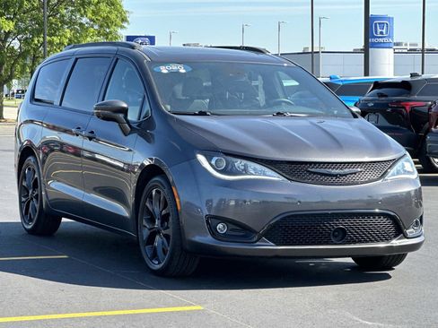 Used 2020 Chrysler Pacifica Limited w/ Advanced Safetytec Group FWD image 6